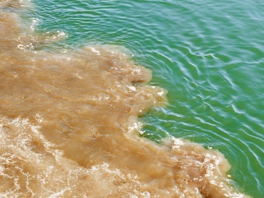 liquid-waste-on-green-water-1-2